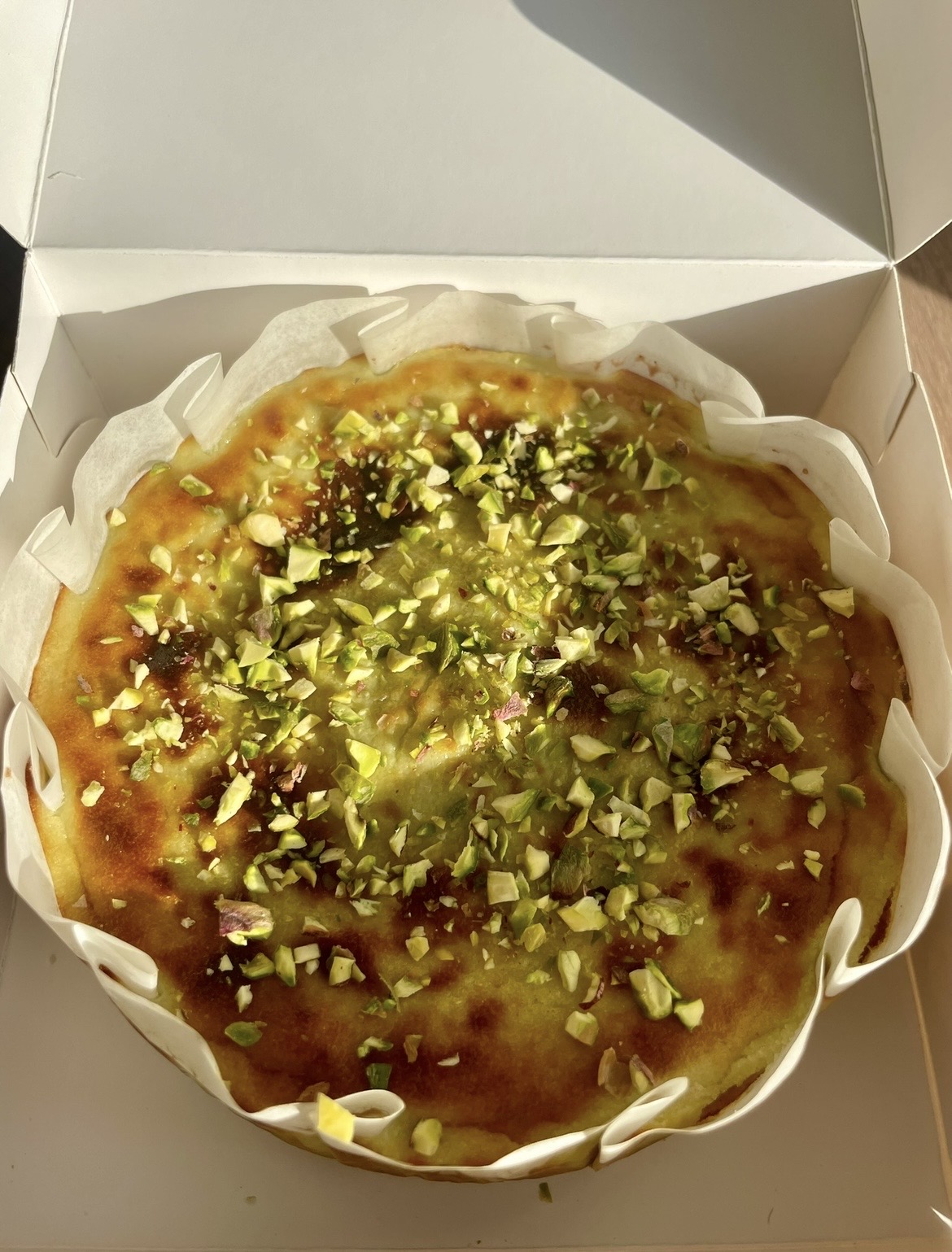 Pischachio basque cheesecake
